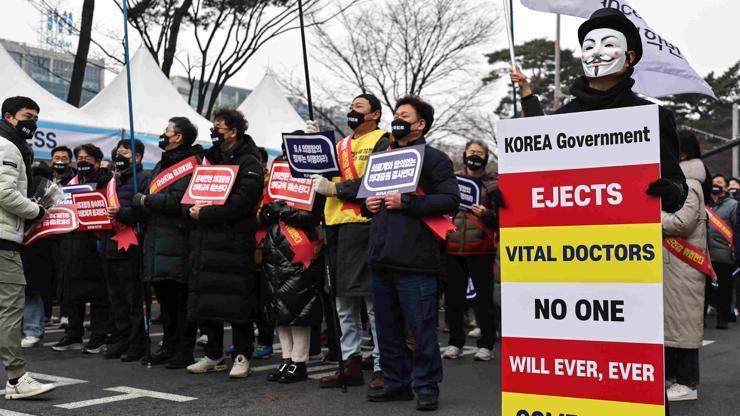 Güney Kore hükümeti geri adım atmadı: Grevdeki doktorlara yaptırım