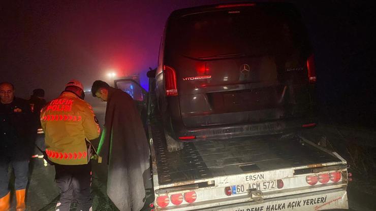 Destici'nin yaralandığı kazada hasar gören makam aracını taşıyan çekici yandı