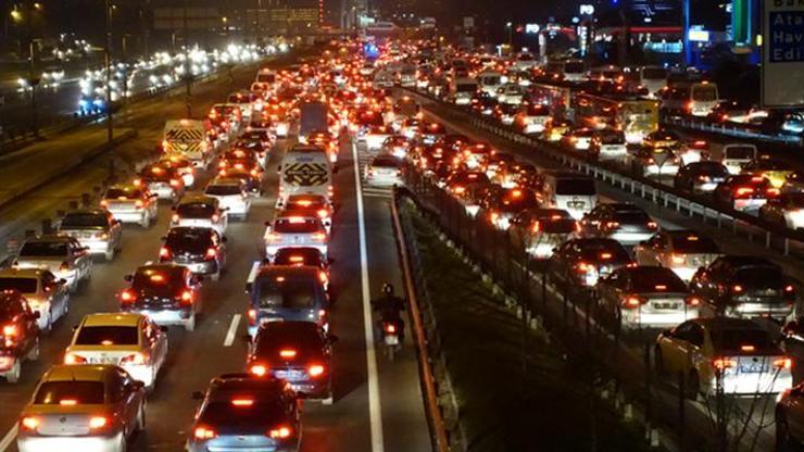İstanbulda trafik yoğunluğu yüzde 83e ulaştı