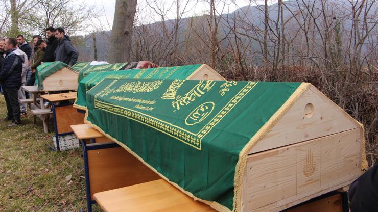 İstanbul'daki kazada ölen aynı aileden 5 kişi, Samsun'da yan yana toprağa verildi