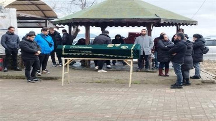Marmara'da batan 'BATUHAN A'nın sahibi toprağa verildi; adını gemiye verdiği oğlu tabutun başından ayrılmadı