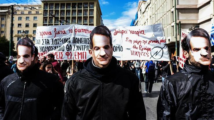 Yer: Yunanistan Binler kişi protesto etti...
