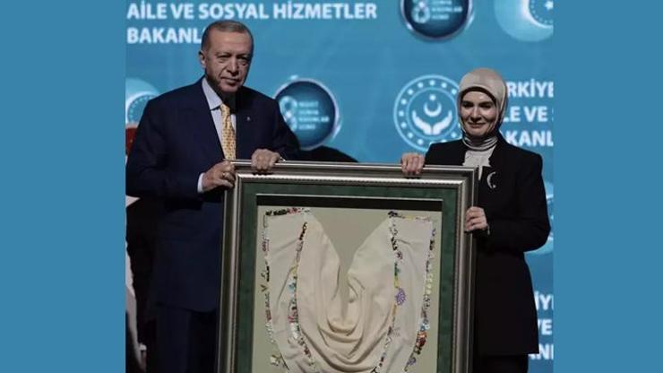 Cumhurbaşkanı Erdoğana 81 oyalı yazma hediye edildi