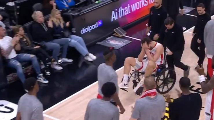 NBAde Alperen Şengün sakatlandı Tekerlekli sandalye ile götürüldü