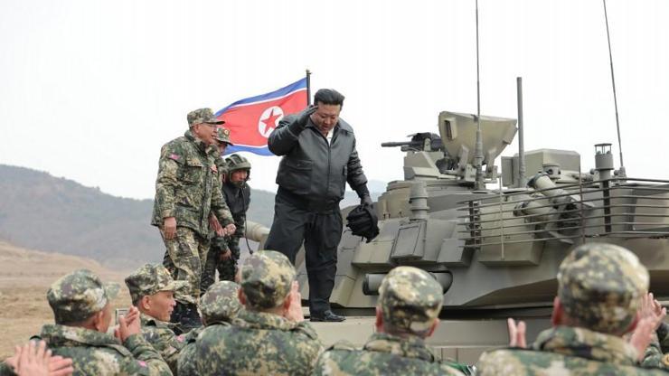 Kuzey Kore lideri, yeni tankın test sürüşünü yaptı