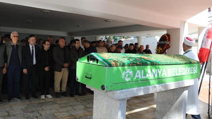 Tribünde rahatsızlanıp hayatını kaybeden Galatasaray taraftarı Selçuk Tuncer, toprağa verildi