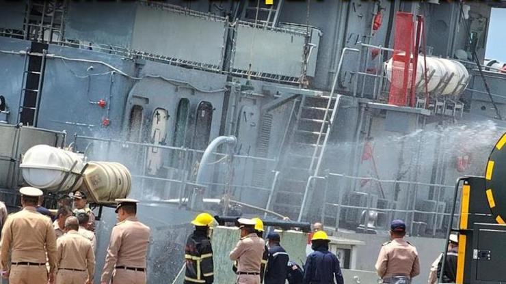 Dehşet anları Savaş gemisinden kazayla ateşlenen top mermisi başka bir gemiyi vurdu