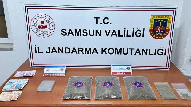 Evinde 1 kilo bonzaiyle yakalanan şüpheliye gözaltı Evinde 1 kilo bonzaiyle yakalanan şüpheliye gözaltı