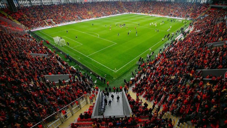 Göztepe taraftarları Süper Lig maçlarını solladı