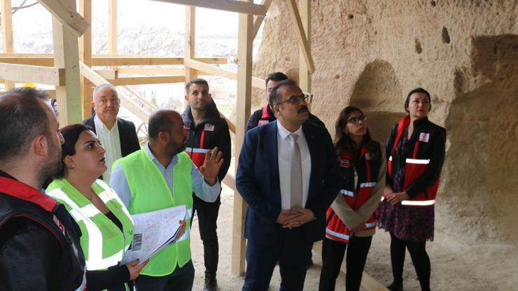 Kapadokya'daki 4 peribacasında restorasyon çalışması Kapadokya'daki 4 peribacasında restorasyon çalışması