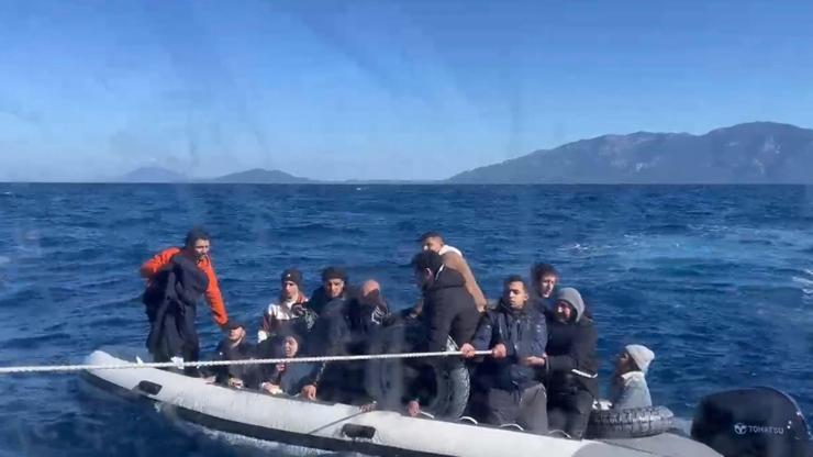 Datçada su alan bottaki 16 kaçak göçmen kurtarıldı
