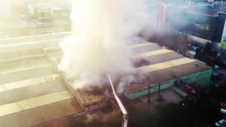 İstanbul’da fabrika yangını: Mahsur kalan işçiler var