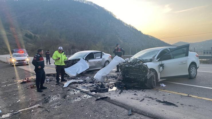 Otomobiller kafa kafaya çarpıştı: 1 ölü, 1 ağır yaralı Otomobiller kafa kafaya çarpıştı: 1 ölü, 1 ağır yaralı