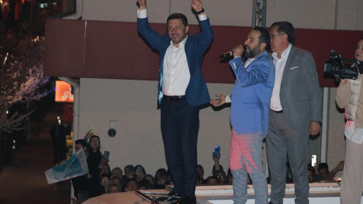 Nevşehir'de İYİ Parti'li Arı başkan seçildi; 3 ilçeyi CHP, 2 ilçeyi MHP kazandı Nevşehir'de İYİ Parti'li Arı başkan seçildi; 3 ilçeyi CHP, 2 ilçeyi MHP kazandı