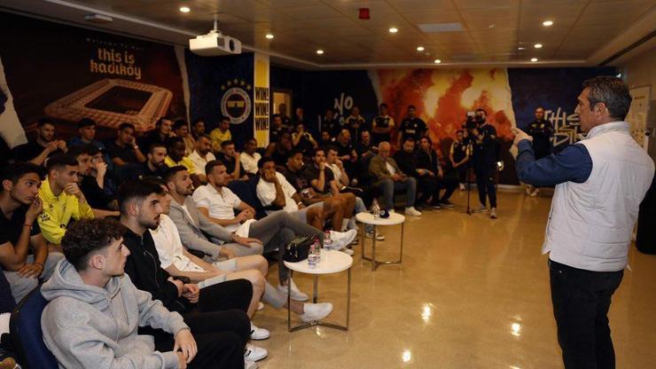 Fenerbahçede başkan Ali Koç, futbolcularla bir araya geldi