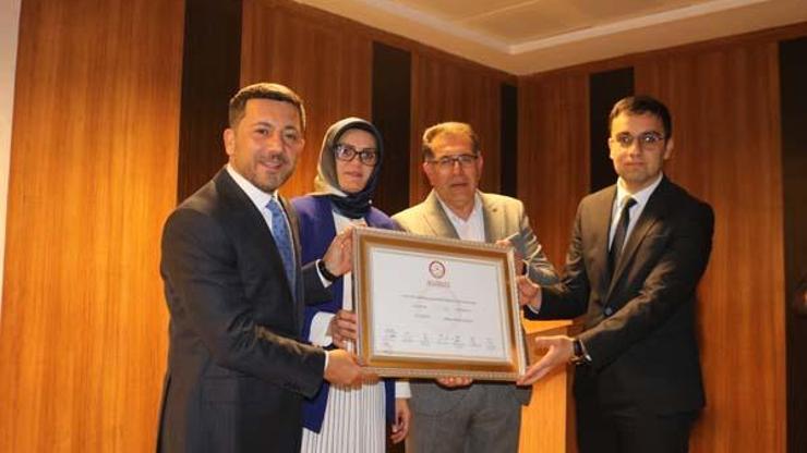 İYİ Partinin kazandığı tek il olan Nevşehirde Başkan Arı, mazbatasını aldı