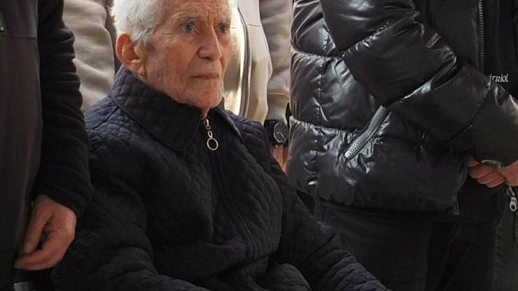 Zafer Algöz'ün babası son yolculuğuna uğurlandı Zafer Algöz'ün babası son yolculuğuna uğurlandı