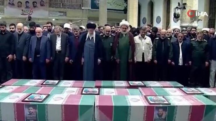 İran Dini Lideri Hamaney, konsolosluk saldırısında ölenlerin cenaze namazını kıldırdı