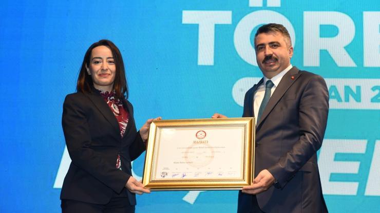 Yıldırım Belediye Başkanı Oktay Yılmaz mazbatasını aldı Yıldırım Belediye Başkanı Oktay Yılmaz mazbatasını aldı