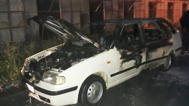 Seyir halindeki otomobilde yangın çıktı Seyir halindeki otomobilde yangın çıktı