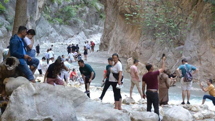 Saklıkent Kanyonunda bayram yoğunluğu yaşandı