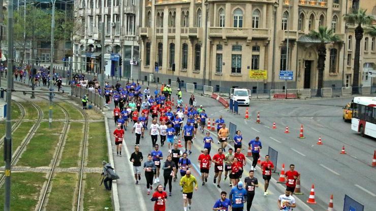 İzmir Metrosu ve Konak Tramvayına Maraton İzmir düzenlemesi