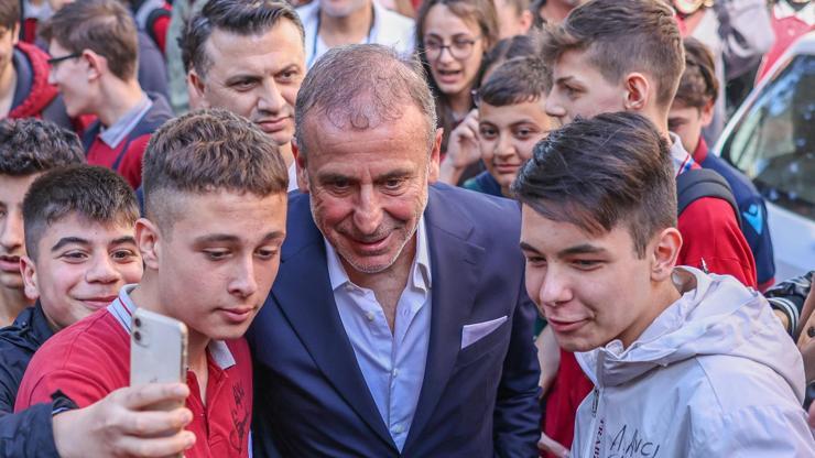 Trabzonspor Teknik Direktörü Abdullah Avcıdan 23 Nisan ziyareti