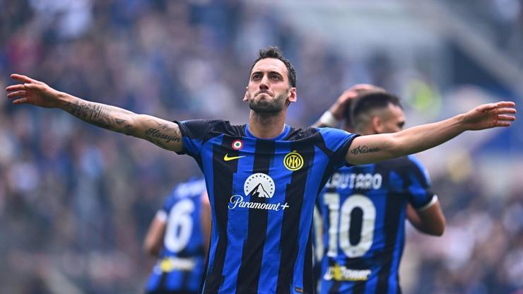 Şampiyon Inter, Hakan Çalhanoğlunun golleriyle güldü