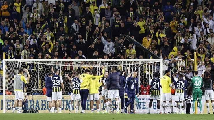 Fenerbahçede yönetim ve teknik heyetten futbolculara mesaj: Bitmedi