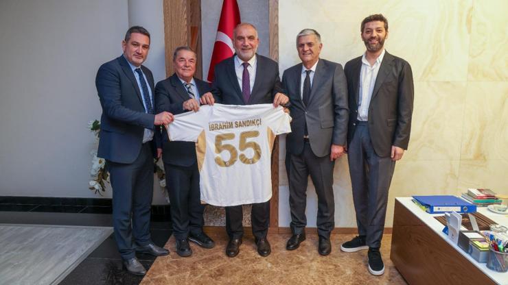 Samsunspor’dan Başkan İbrahim Sandıkçı’ya ziyaret Samsunspor’dan Başkan İbrahim Sandıkçı’ya ziyaret