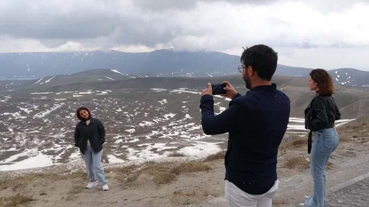 Nemrut Krater Gölü’nde kartpostallık görüntüler