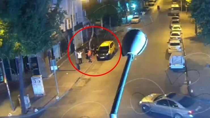 Çaldıkları taksiyle müşteri aldılar