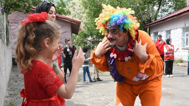 Köy çocukları, Kızılay etkinliğinde doyasıya eğlendi Köy çocukları, Kızılay etkinliğinde doyasıya eğlendi