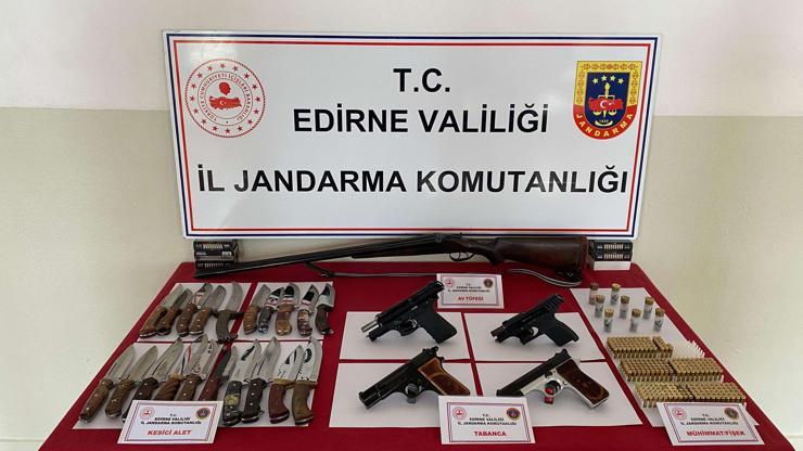 Edirne’de evde 4 tabanca ve mühimmat ele geçirildi Edirne’de evde 4 tabanca ve mühimmat ele geçirildi