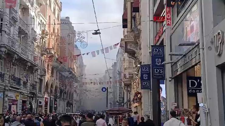 SON DAKİKA HABERİ: İstiklal Caddesinde mağaza yangını