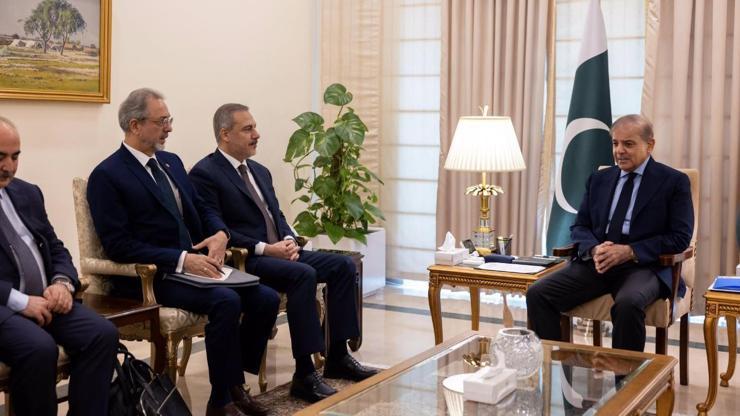 Bakan Fidan, Pakistan Başbakanı Şerif ile görüştü
