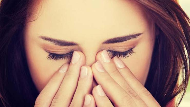 Sabahları belirginleşen baş ağrısına dikkat Sorun gözlerde olabilir