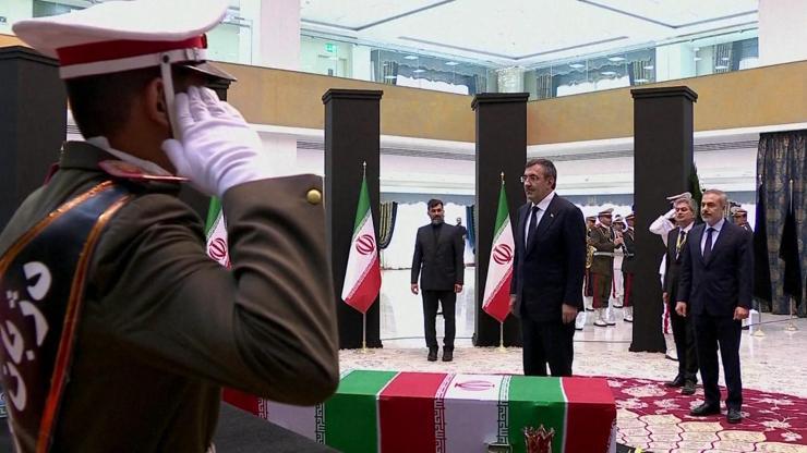 İran Reisi’yi uğurluyor: Tahran’daki törene Cevdet Yılmaz ve Hakan Fidan da katıldı