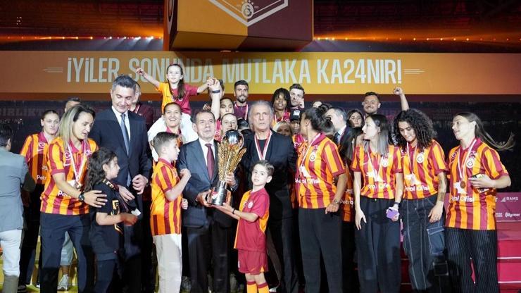 Galatasaray Kadın Futbol Takımı, kupasını aldı