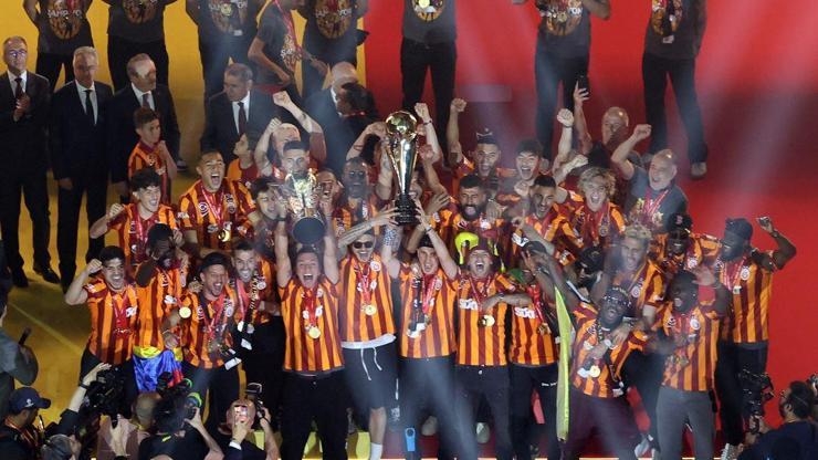 Şampiyon Galatasaray, kupasına kavuştu