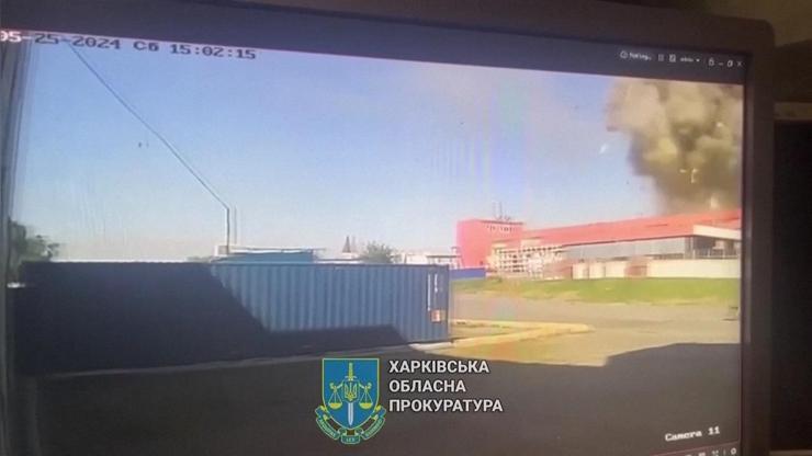 Harkiv’de 16 kişinin hayatını kaybettiği saldırı anı kamerada