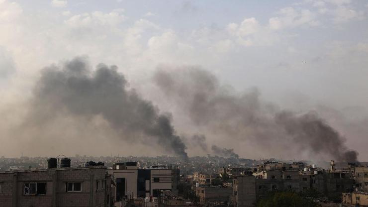 İsrail bir kez daha çadırdaki sivillere bomba yağdırdı: 21 ölü