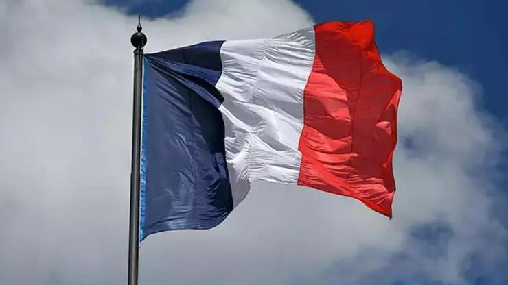 S&P Fransanın kredi notunu düşürdü