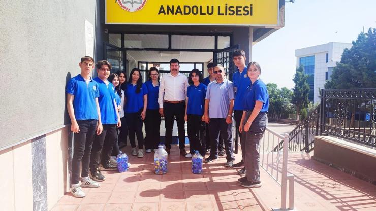 Karacabey'de öğretmenler ve öğrencilerden örnek davranış Karacabey'de öğretmenler ve öğrencilerden örnek davranış