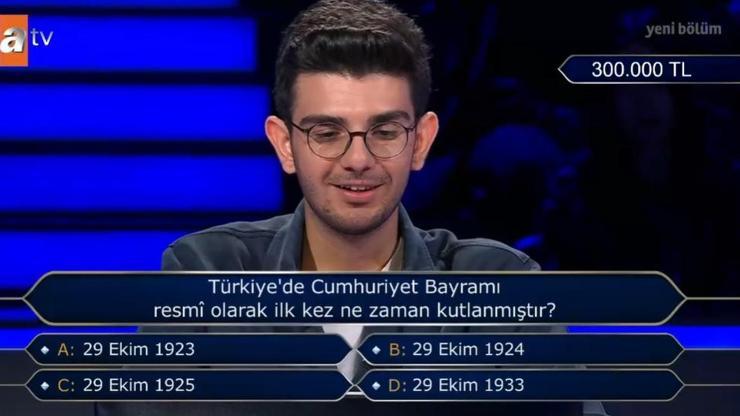 Türkiyede Cumhuriyet Bayramı resmi olarak ilk kez ne zaman kutlanmıştır