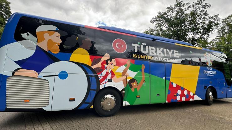UEFAnın hazırladığı özel otobüs, A Milli Takımı bekliyor