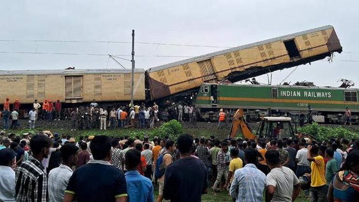 Hindistan’da tren kazası: 8 ölü, 60 yaralı