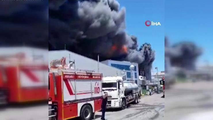 SON DAKİKA: İstanbulda fabrika yangını: Dumanlar gökyüzünü kapladı