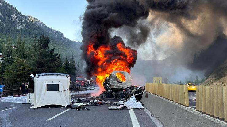 Adana-Pozantı otoyolunda TIR yandı: Ulaşım trafiğe kapandı