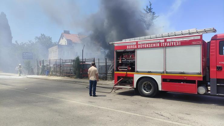 Bursa'da geri dönüşüm tesisinde yangın Bursa'da geri dönüşüm tesisinde yangın